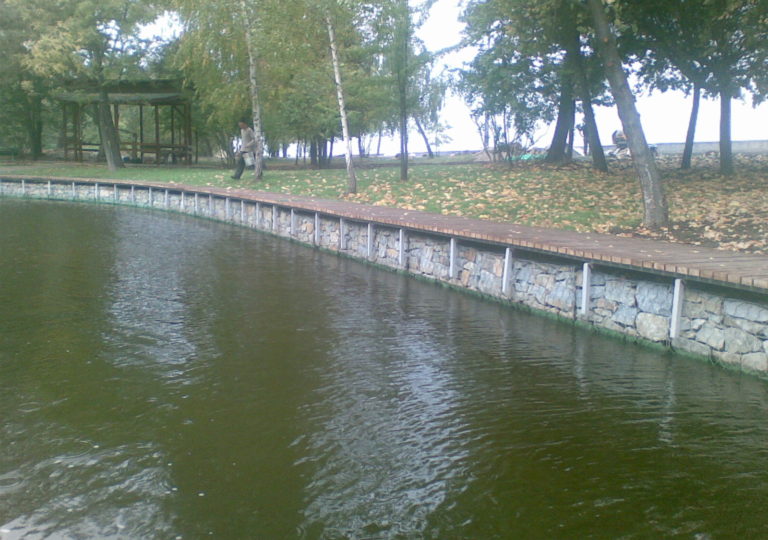 гидротехническое сооружение на реке